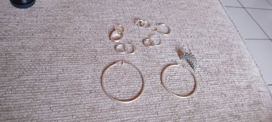 Todo es sterling silver  925 no pares de aretes todo $30