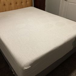 Casper Snow Mattress Queen Sized. 