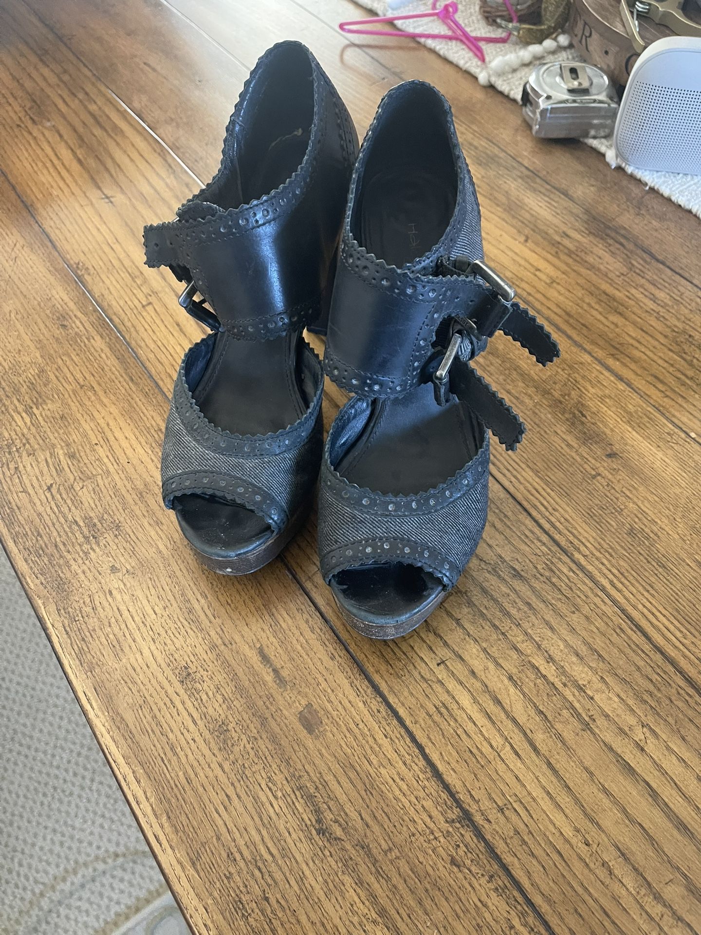 HERMES Black Leather Lasercut Accents Strappy Heeled Sandals, Size 7 Pre-owned