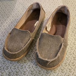 Signature By Levi’s Strauss Size 6 Canvas Slip-ons 