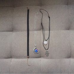 Necklaces & Chokers