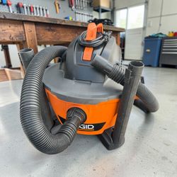 RIDGID 6 Gal. 3.5-Peak HP NXT Wet/Dry Shop Vacuum! Works great, needs air filter.