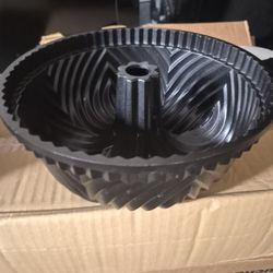 Brand New Nordic Ware Bavaria Bundt Pan