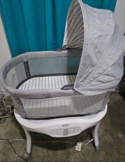 Graco Bassinet - Sense2Snooze Bassinet with Cry Detection Technology