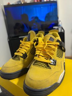 Jordan 4 retro lightning