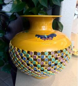 Beautiful large Asian style pot/decor