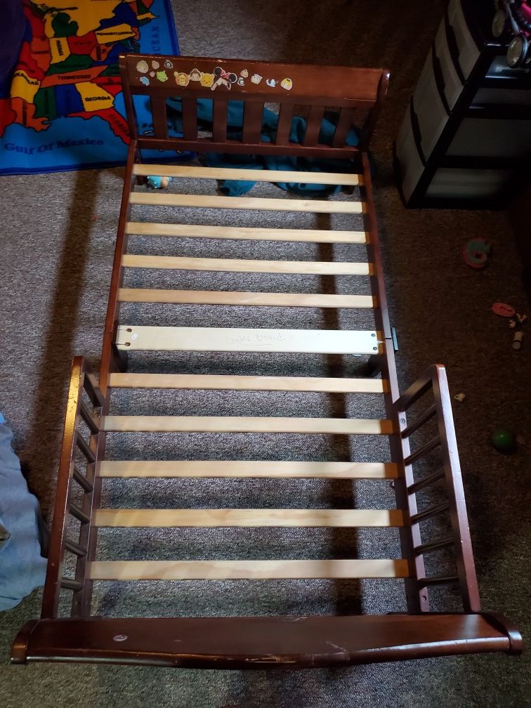 Free toddler bed