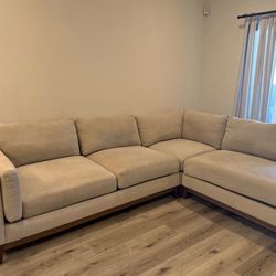 Beige Sectional w/ Chaise