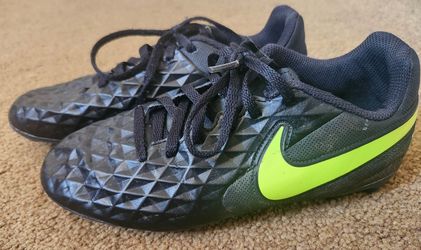 Nike soccer cleats youth size 3