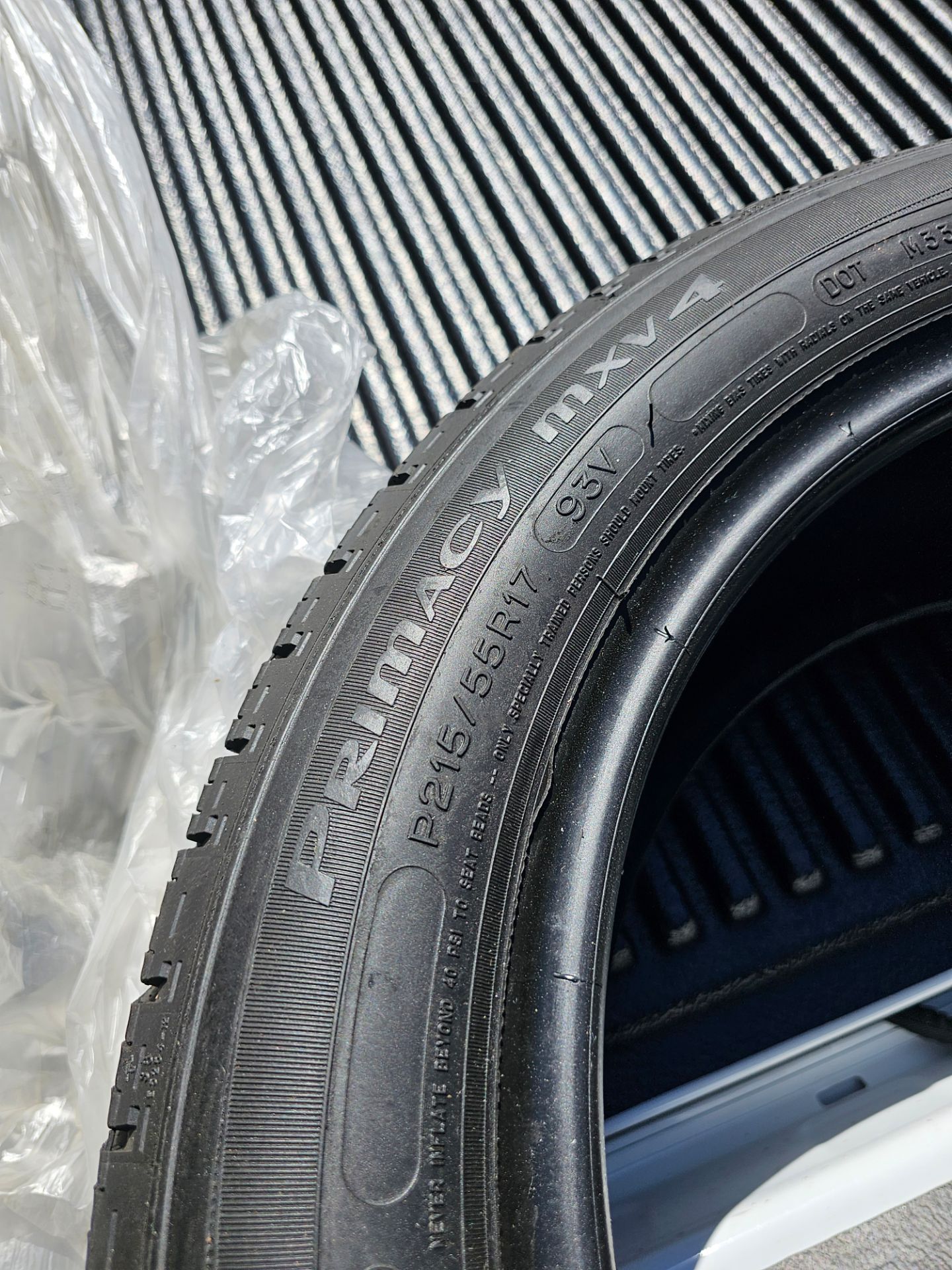 Tires (4)Michellen Primacy mxv4 p215 55r17