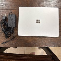 Microsoft Surface Laptop Go 3 i5/8GB/256GB Platinum