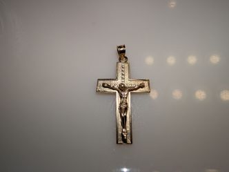 14k Yellow Gold Crucifix Pendant with Jesus Figure
