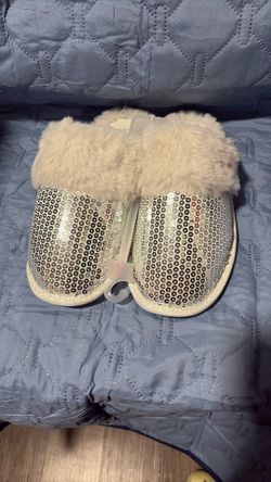 Auden Slippers Light Grey Difrent sizes available