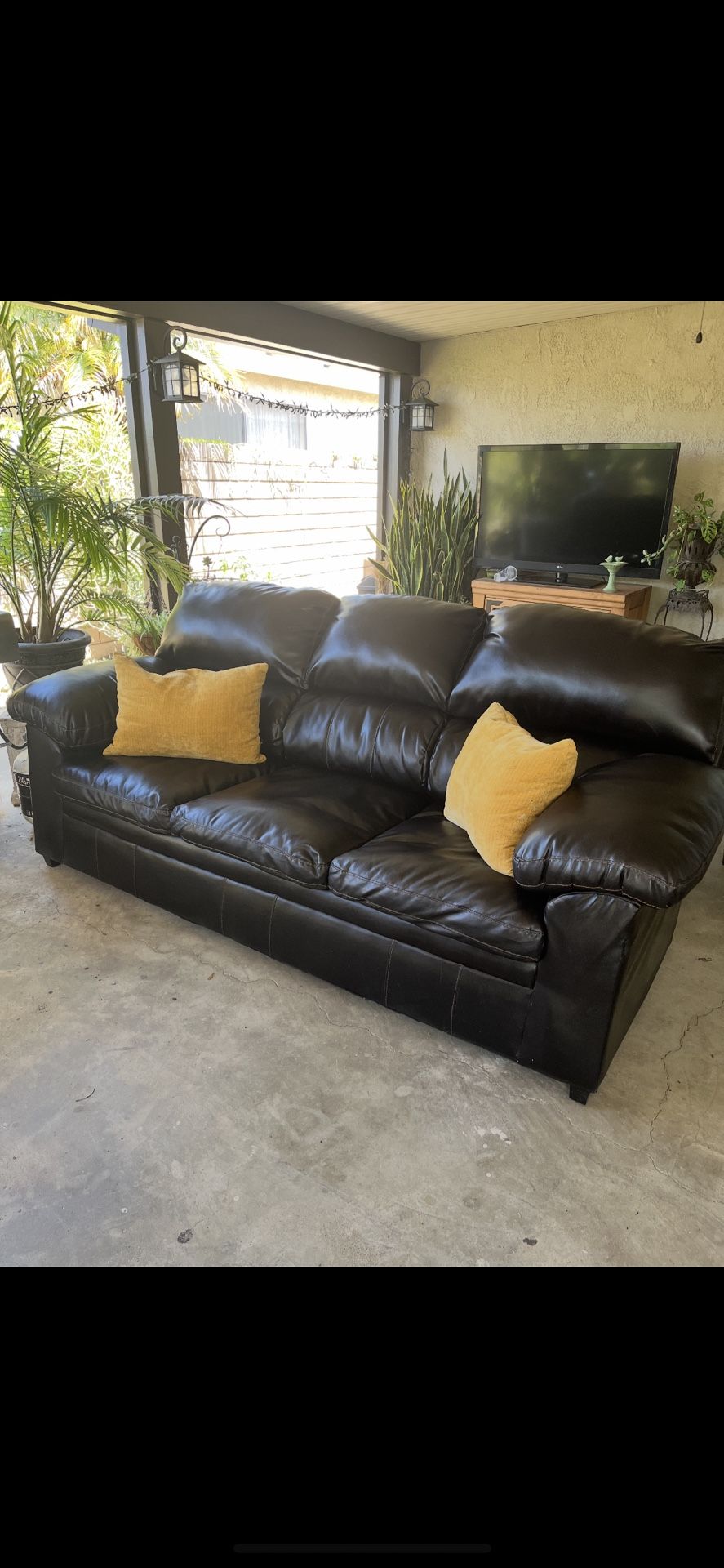 FREE Brown COUCH - NO HOLDS - FCFS