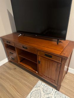 Tv stand / entertainment stand / dresser
