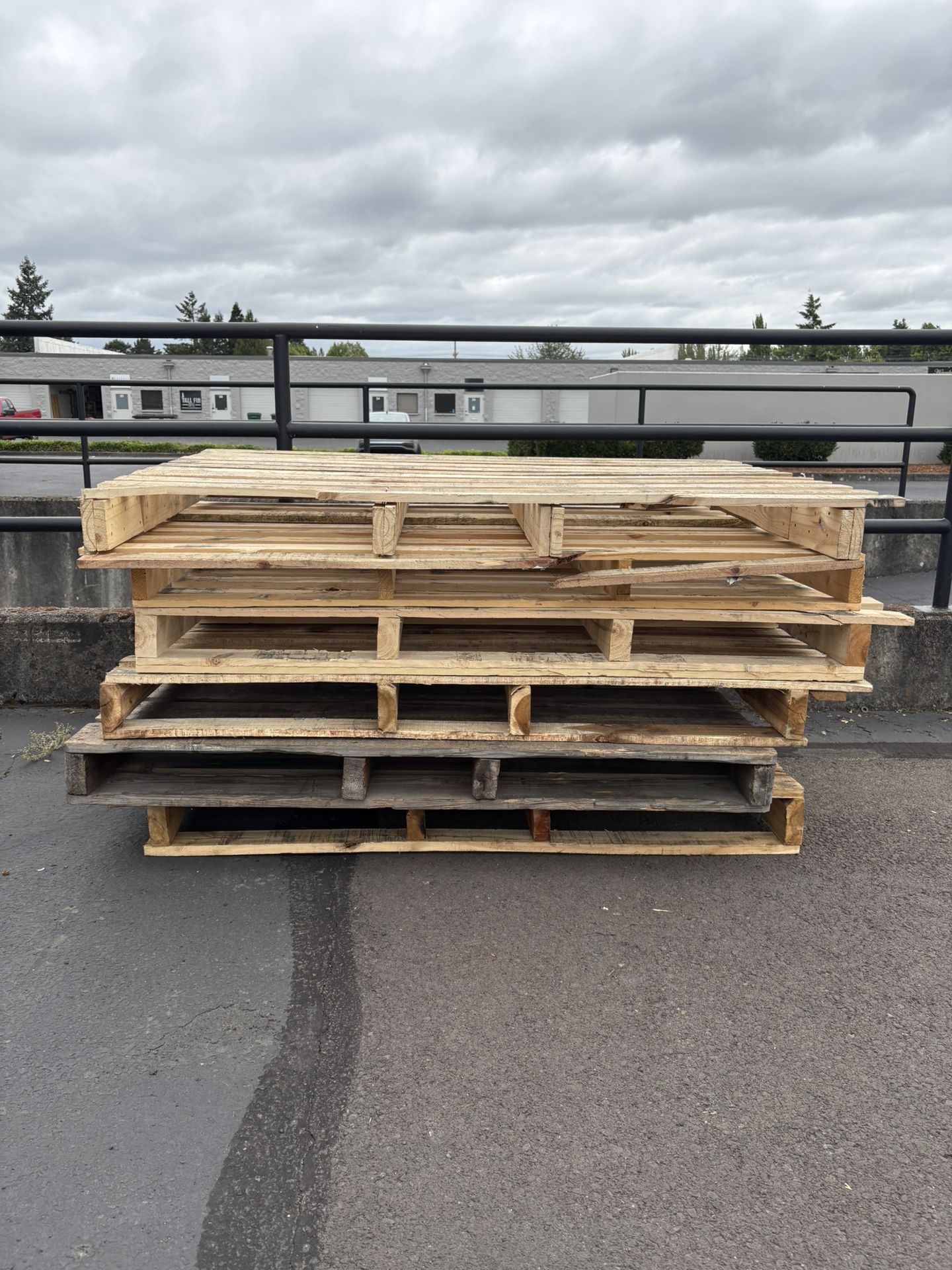 Free Large Pallets