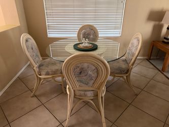 Vintage Rattan Dining Table w/4 chairs