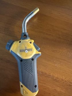 Bernzomatic TS3700 Flame Commander Propane Torch – $15