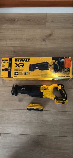 DeWalt 20-Volt XR Cordless Reciprocating Saw with 4AH Battery