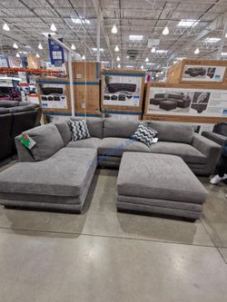 Penelope Grey Fabric Sectional With Ottoman for Sale in Pico
