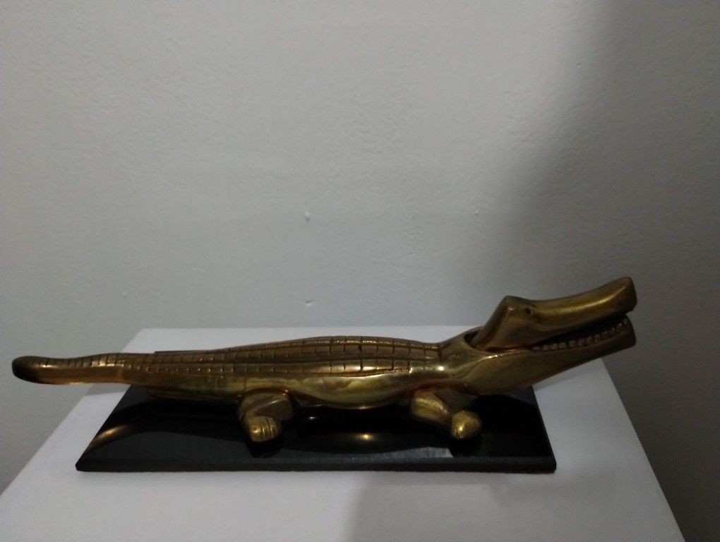 MID CENTURY - VINTAGE BRASS ALLIGATOR NUTCRACKER - SCULPTURE 13"×4"×3"