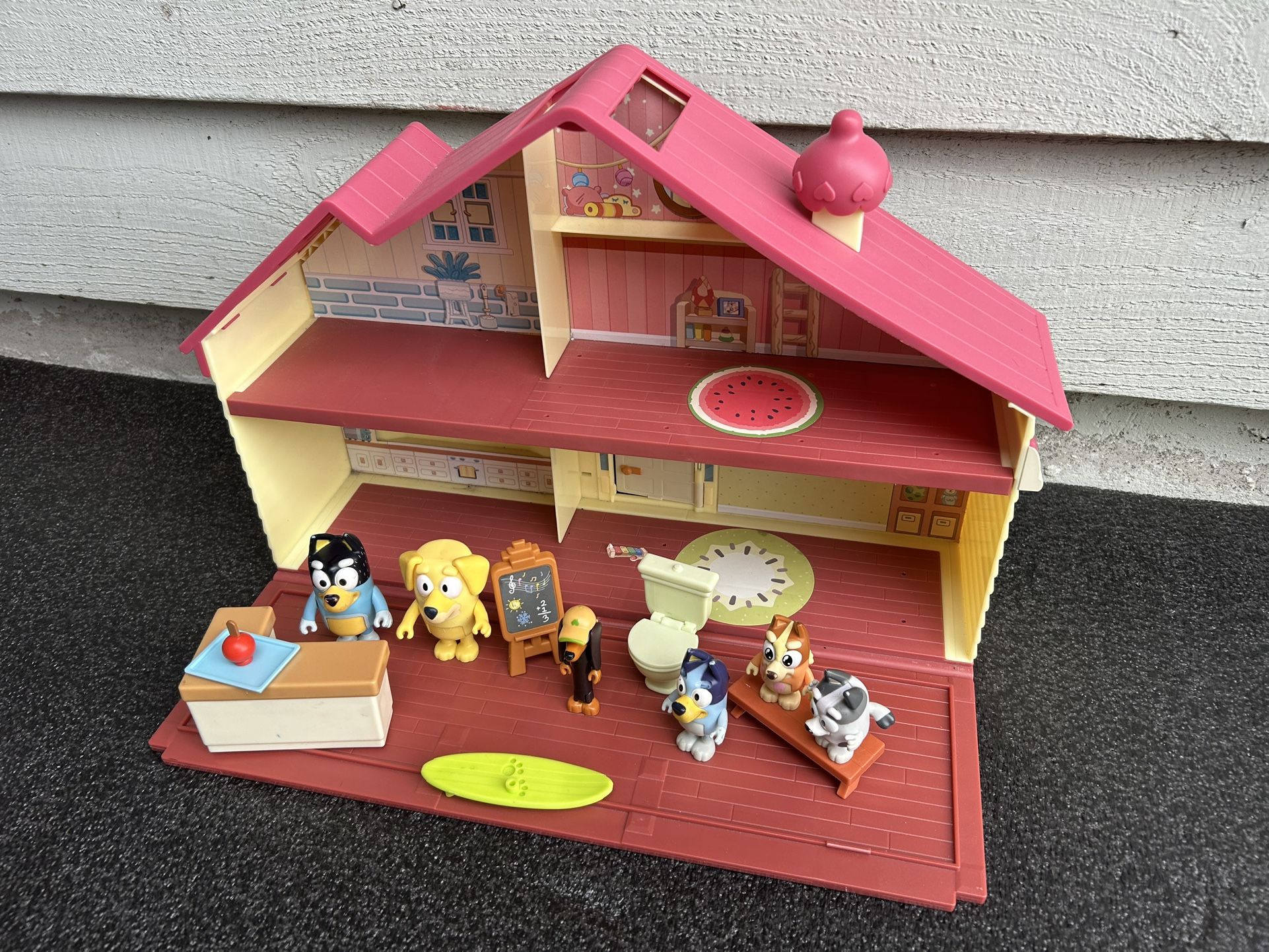 Bluey House With Figures And Accessories