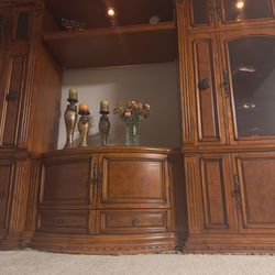 CaveMatchTV Entertainment Center – Excellent Condition