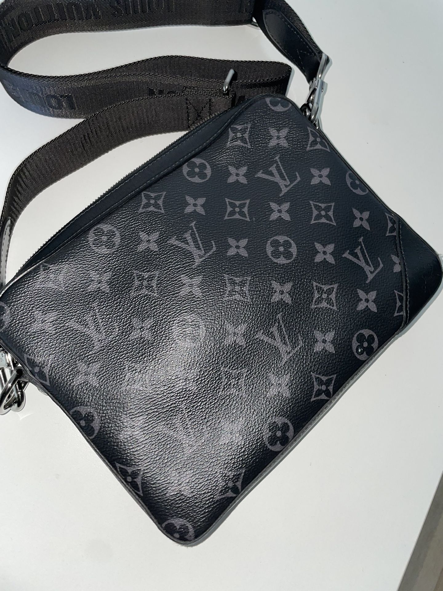 Louis Vuitton messenger