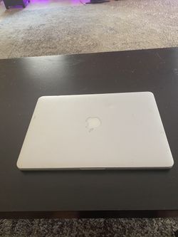 2015 MacBook Pro 13 inch 2.9 i5 8gb 512gb New Screen