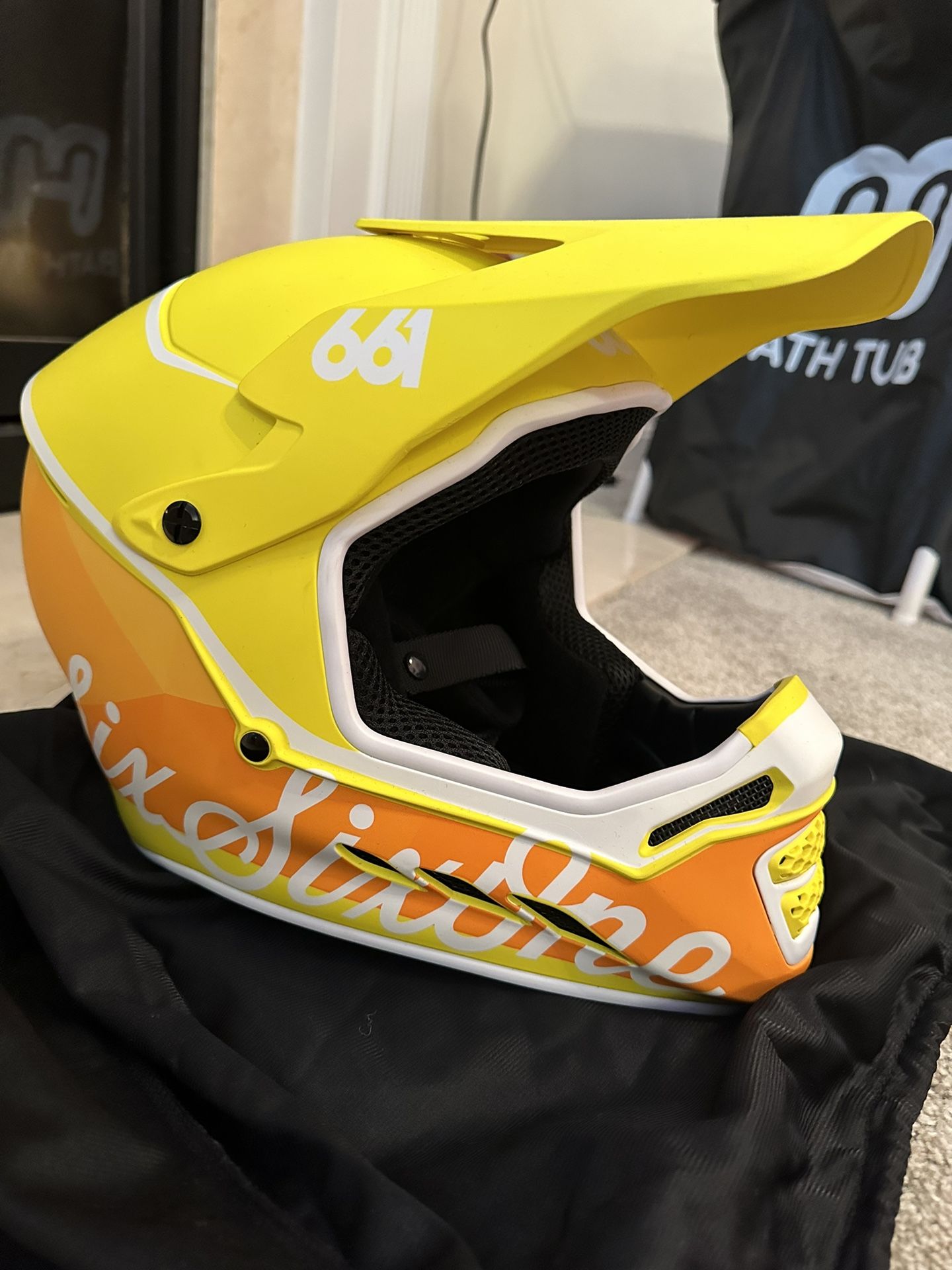 661 Full Face Racing Helmet (Brand New) W/case 🔥
