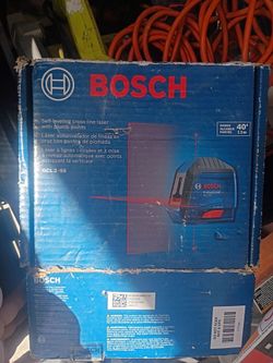 Bosh self leveling cross line laser with plumb points