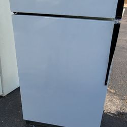 HOTPOINT Refrigerator,  I Can Deliver And Install It No Extra Charge, 30 Days warranty 