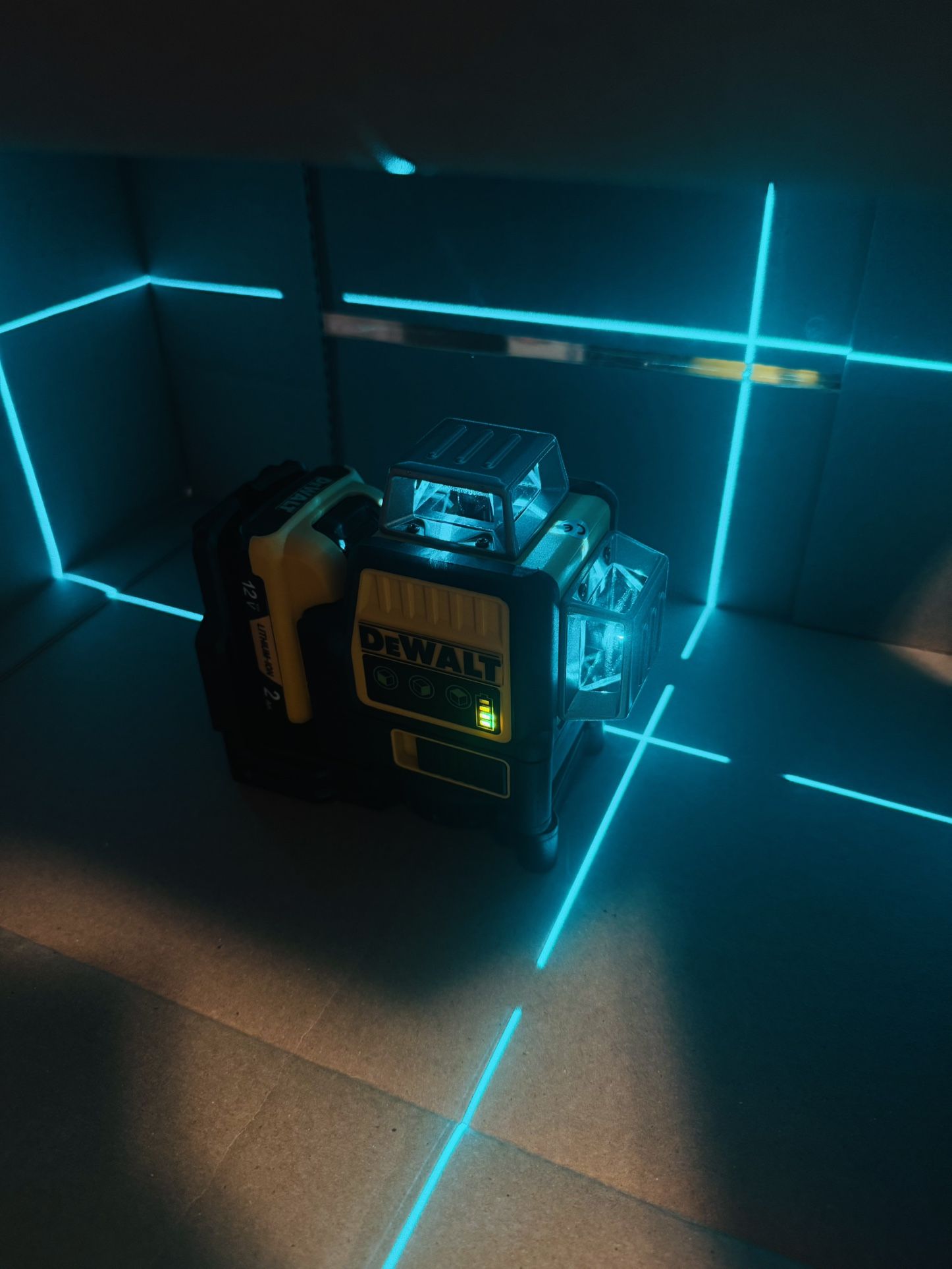 DEWALT 12v Max Green Cross Line 360 Laser