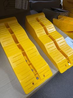 xGord RV Leveling Ramps - Camper or Trailer Leveler/Wheel Chocks for Stabilizing Uneven Ground and Parking - Set of 2 Blocks, Yellow