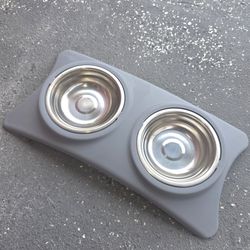 New in Feeder For Your Dogs And Cats Base Grey And 2 Bowls Stainless  Steel