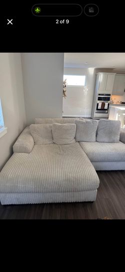 Lindyn 2-Piece Sectional with Chaise