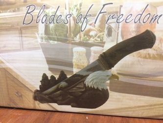 Eagle knife with display