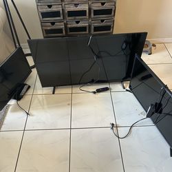 2 samsung 1 Roku Tvs