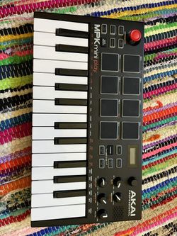 Akai Mpk Mini Play MIDI Controller Keyboard 
