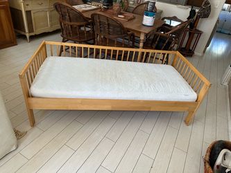 Toddler bed