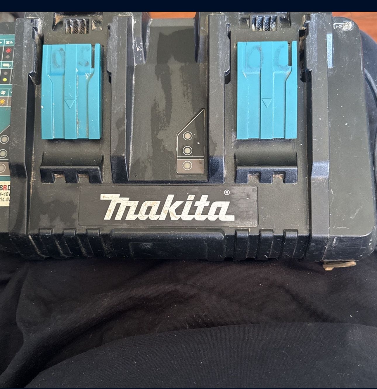 Makita Charger