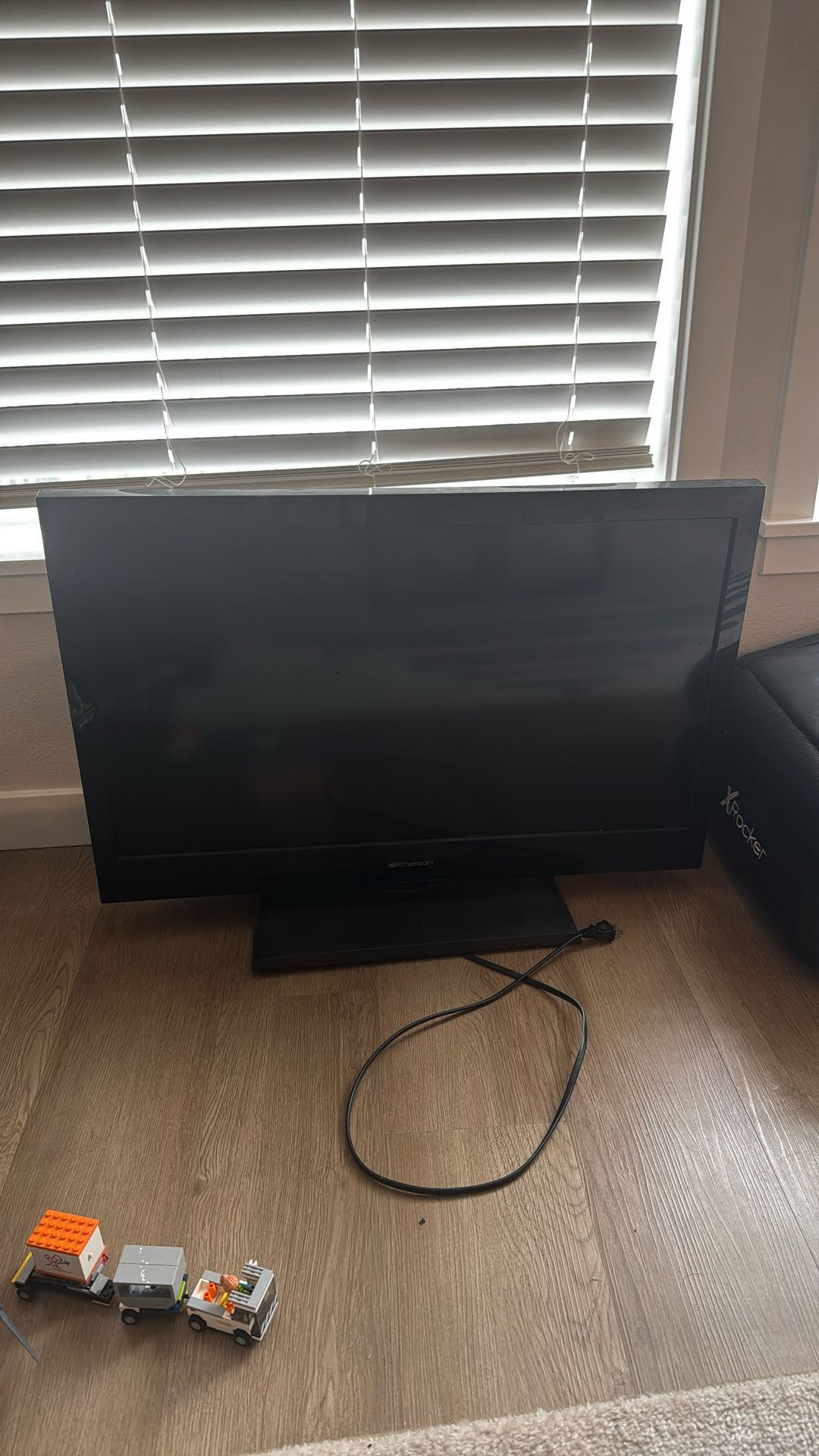 32” TV