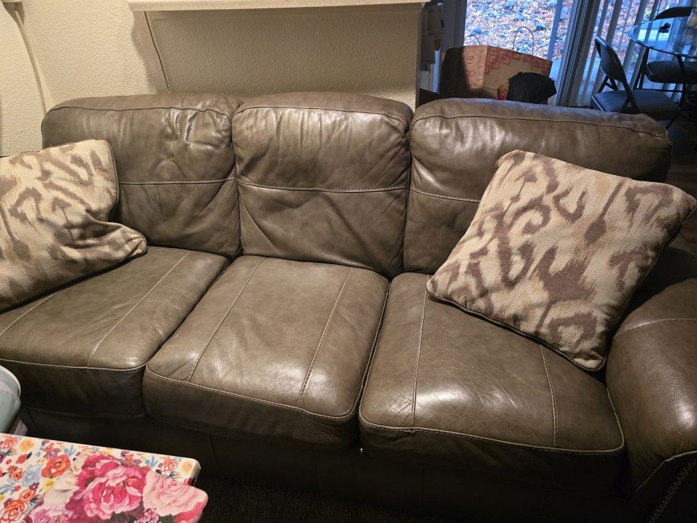 2 Sofas