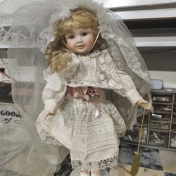 The Wimbledon Collection Lexington Hall CHARLOTTE PLAYING BRIDE Doll #A-039