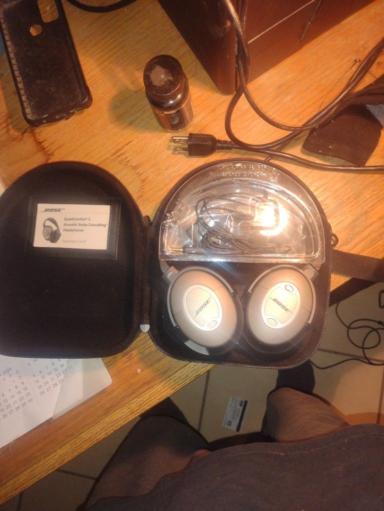 Boise Acoustic Nosie Cancelling Headphones 