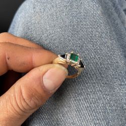 Emerald Ring  14 K 1.7