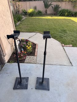 Adjustable speaker stands