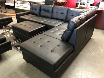 BRAND NEW SECTIONAL SOFA WITH STORAGE OTTOMAN AND CUPHOLDER