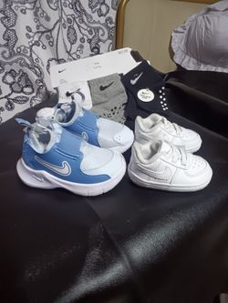 Nike Toddler Sneakers & socks Bundle – 2 Pairs of each
