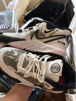 Nike shoes  7Y